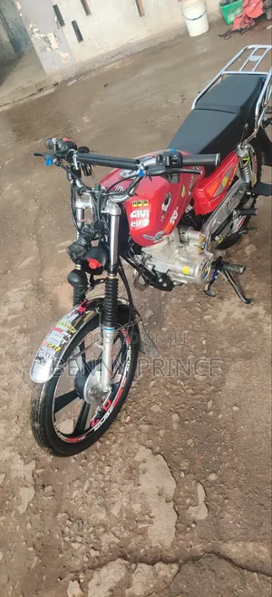 New Royal RY125 2026 Red