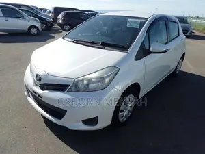 Toyota Vitz 2012 Off white