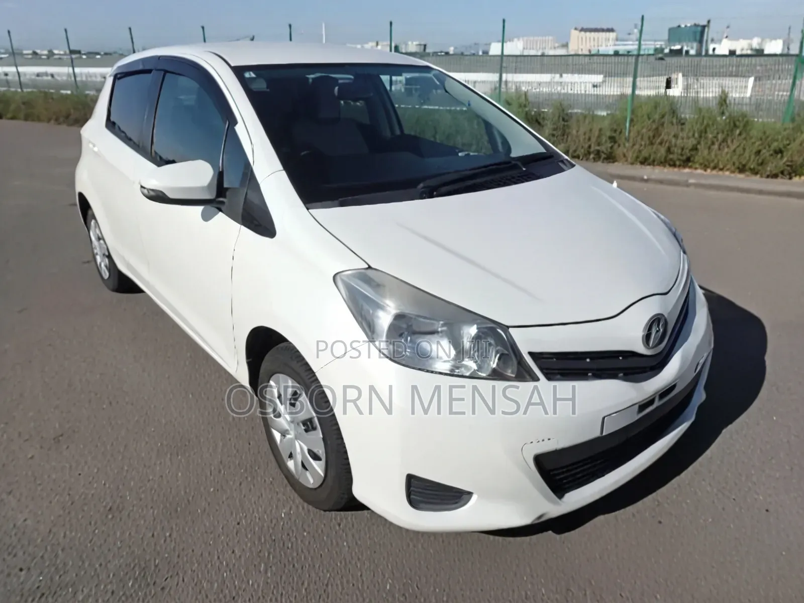 Toyota Vitz 2012 Off white