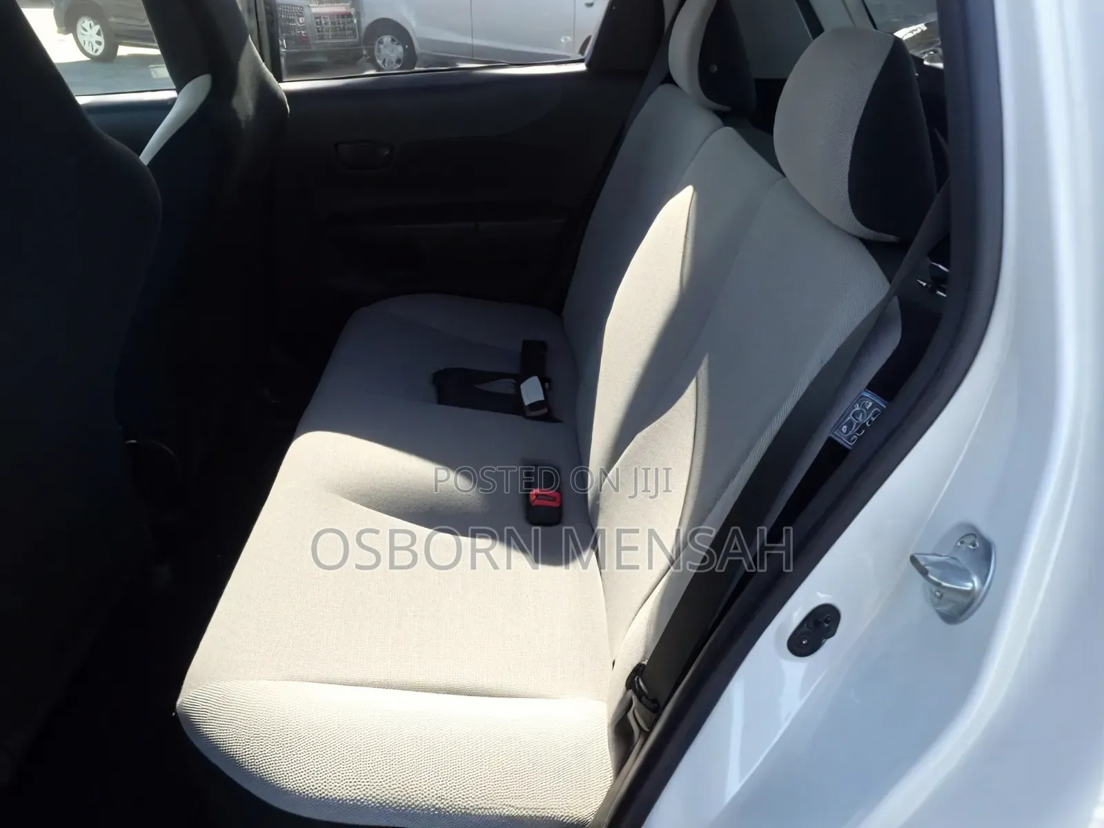 Toyota Vitz 2012 Off white