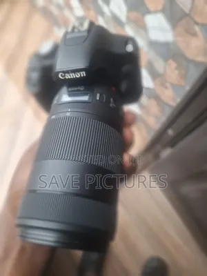 Canon 500D With Zoom Lens