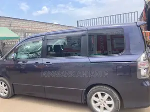 Toyota Voxy V 2WD 8-Seater 2010 Blue