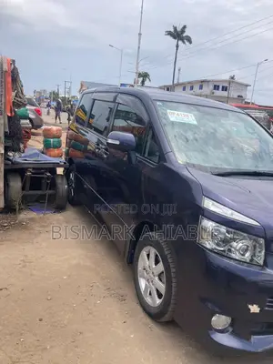 Toyota Voxy V 2WD 8-Seater 2010 Blue