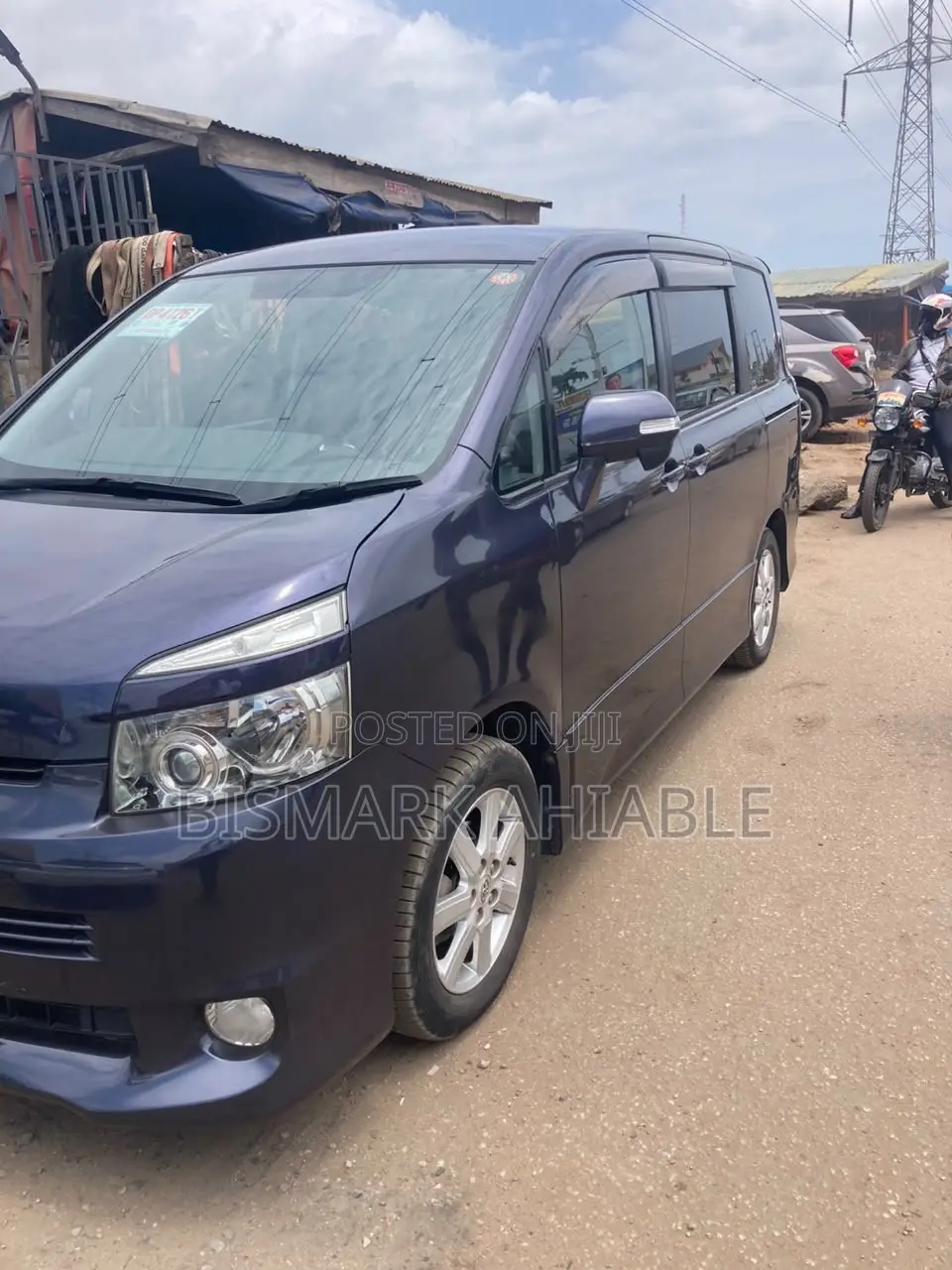 Toyota Voxy V 2WD 8-Seater 2010 Blue