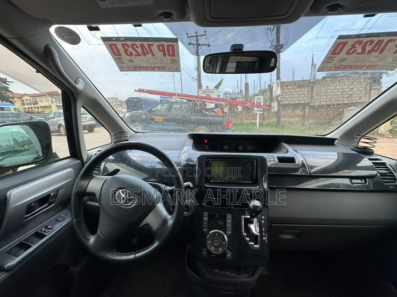Toyota Voxy V 2WD 8-Seater 2010 Blue