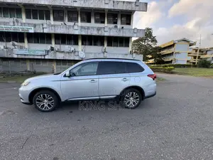 Mitsubishi Outlander 2018 Gray