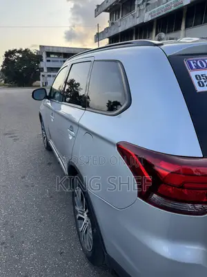 Mitsubishi Outlander 2018 Gray