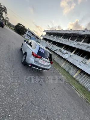 Mitsubishi Outlander 2018 Gray