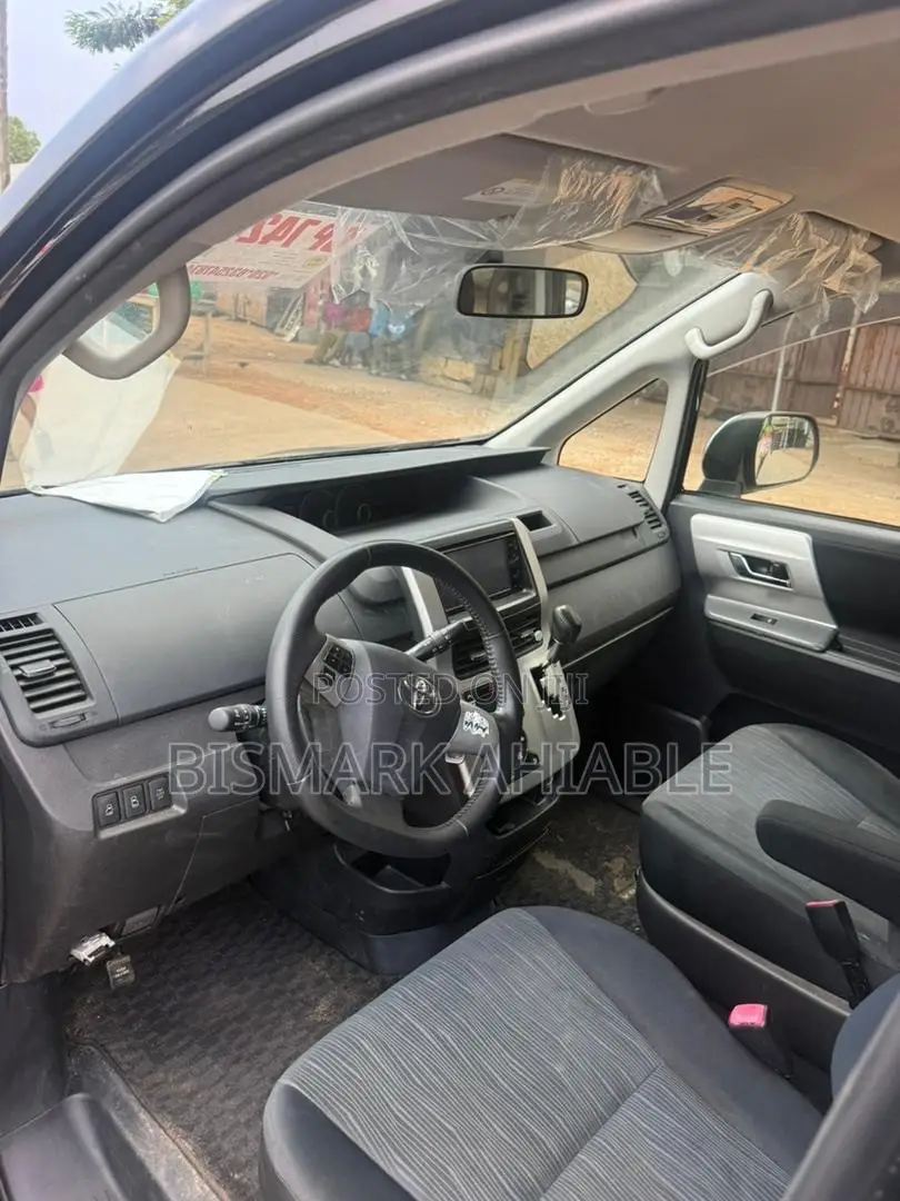 Toyota Voxy V 2WD 8-Seater 2010 Black