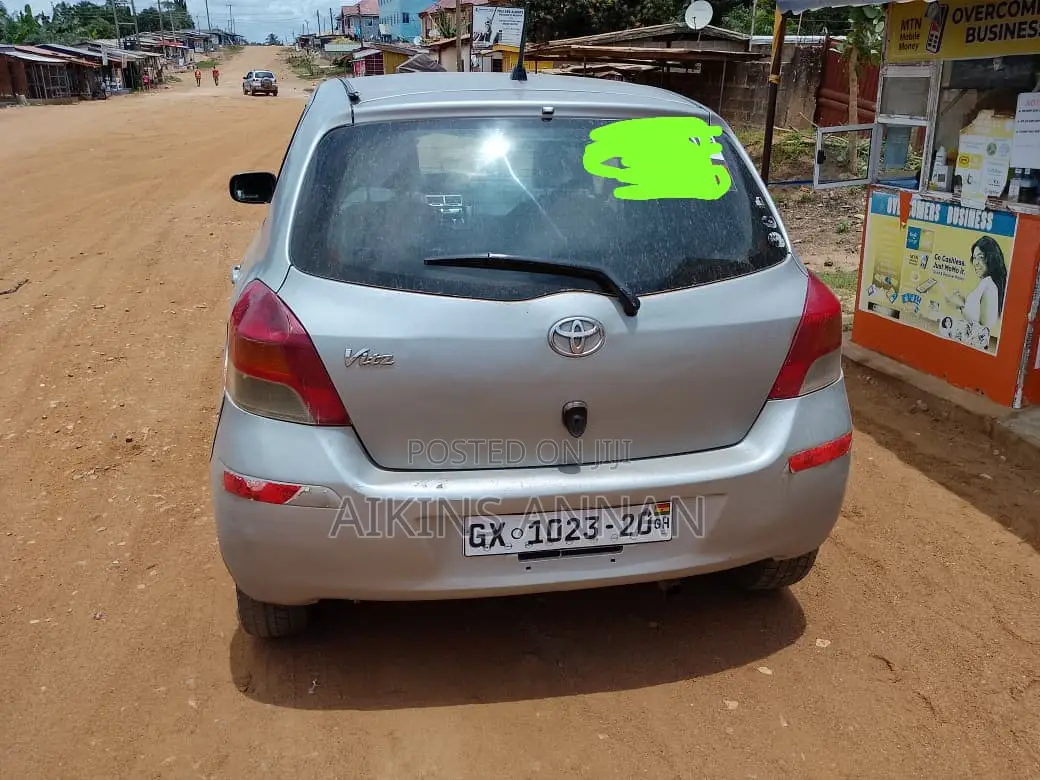 Toyota Vitz 2010 Gray