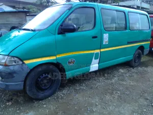 Toyota HiAce 2017 Blue