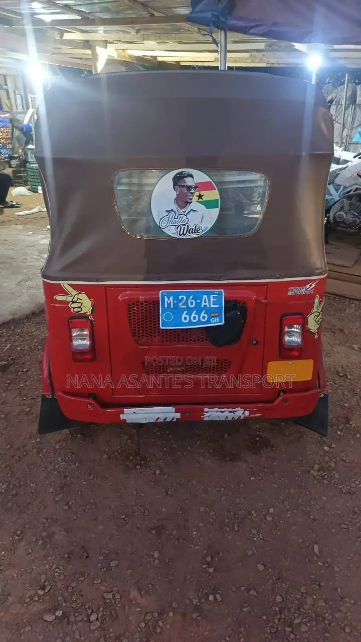 Bajaj RE 2026 Red