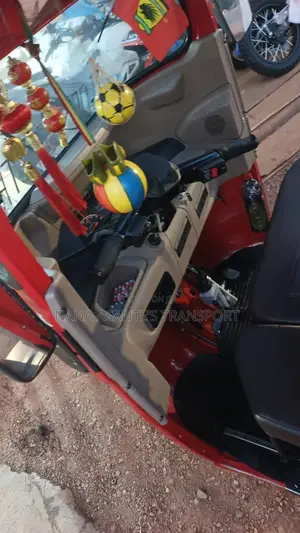 Bajaj RE 2026 Red