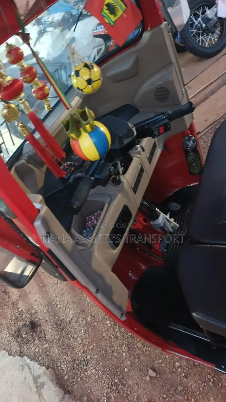 Bajaj RE 2026 Red