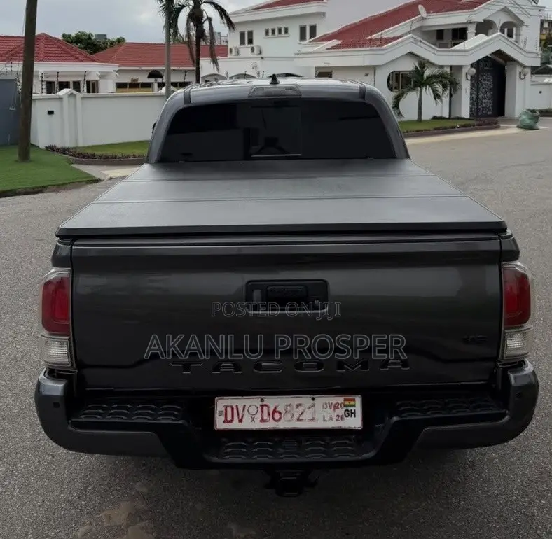 Toyota Tacoma 2024 Gray
