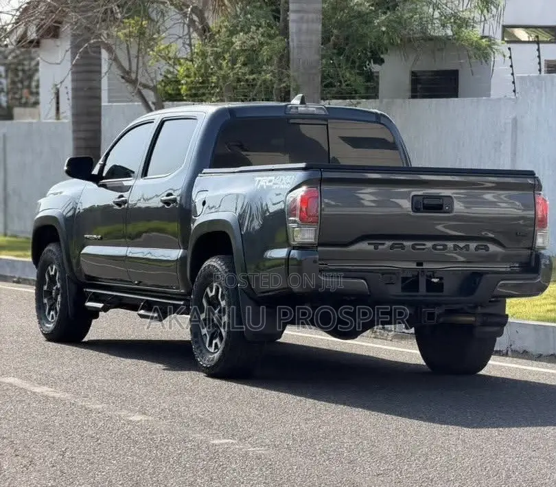 Toyota Tacoma 2024 Gray