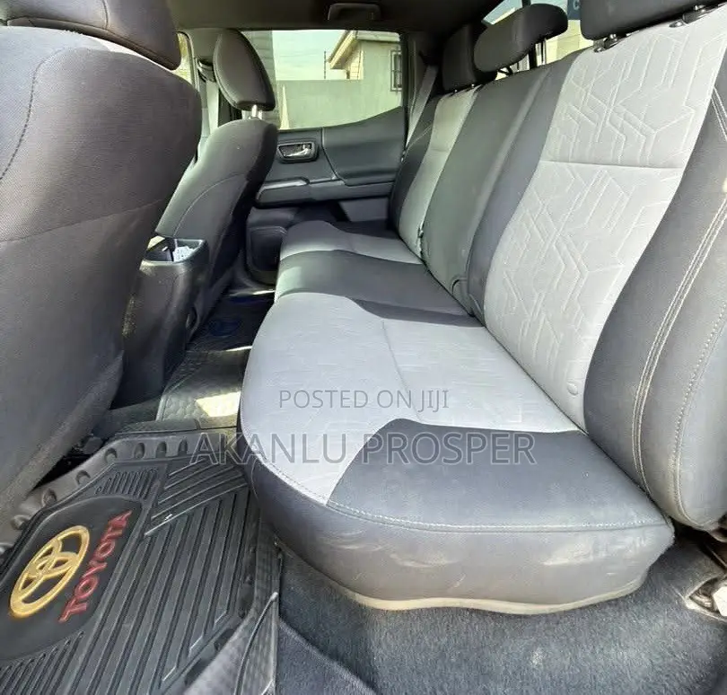 Toyota Tacoma 2024 Gray