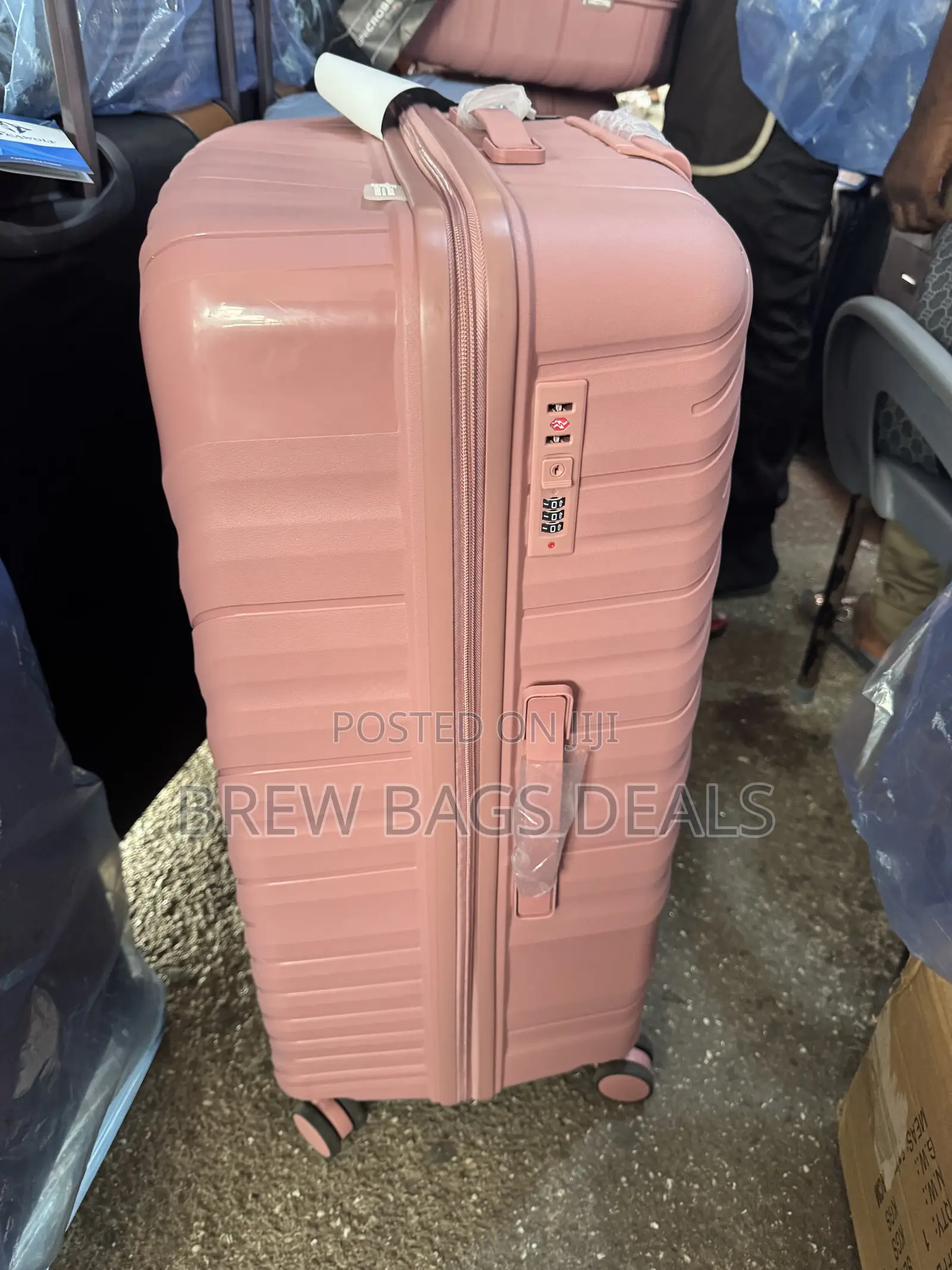 Premium Quality Unicross 29 Inches Single Large Unbreakable Bag.