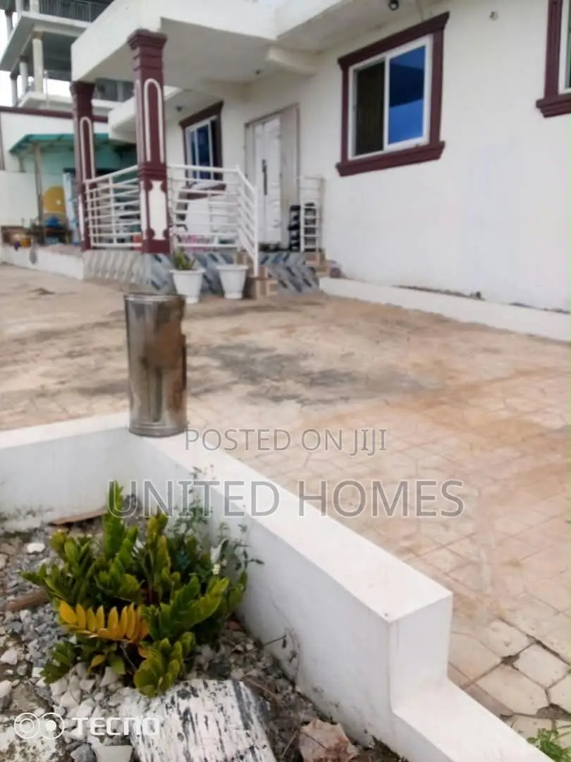 3bdrm House in West Hills Mall Area for sale