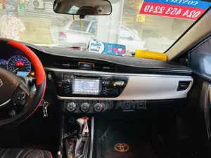 Toyota Corolla LE Eco Plus 4dr Sedan (1.8L 4cyl CVT) 2015 White