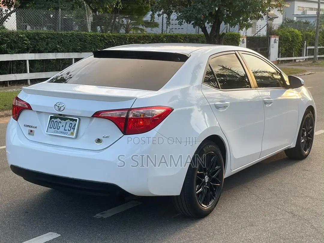Toyota Corolla LE 4dr Sedan (1.8L 4cyl CVT) 2017 White