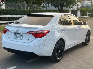 Toyota Corolla LE 4dr Sedan (1.8L 4cyl CVT) 2017 White