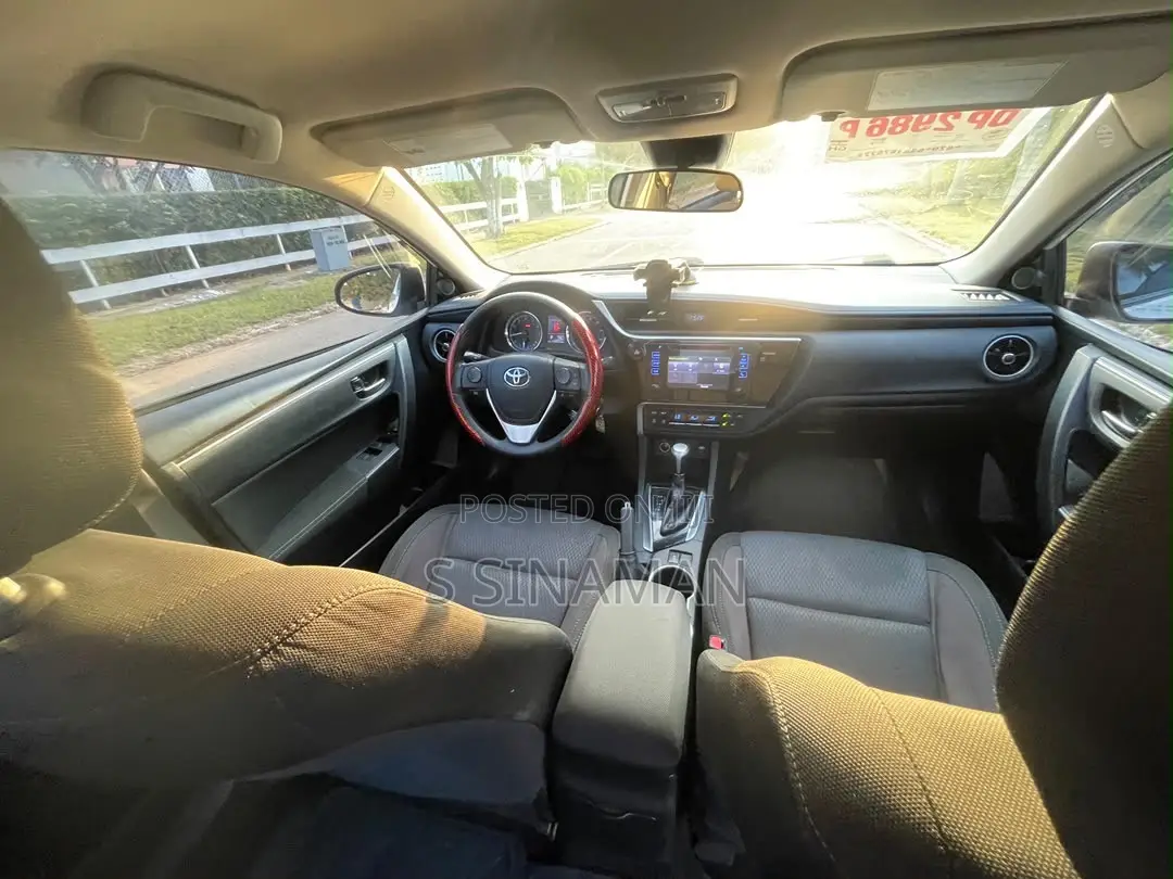 Toyota Corolla LE 4dr Sedan (1.8L 4cyl CVT) 2017 White