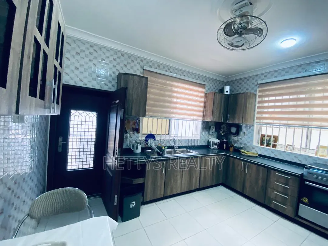5bdrm House in North Legon for sale