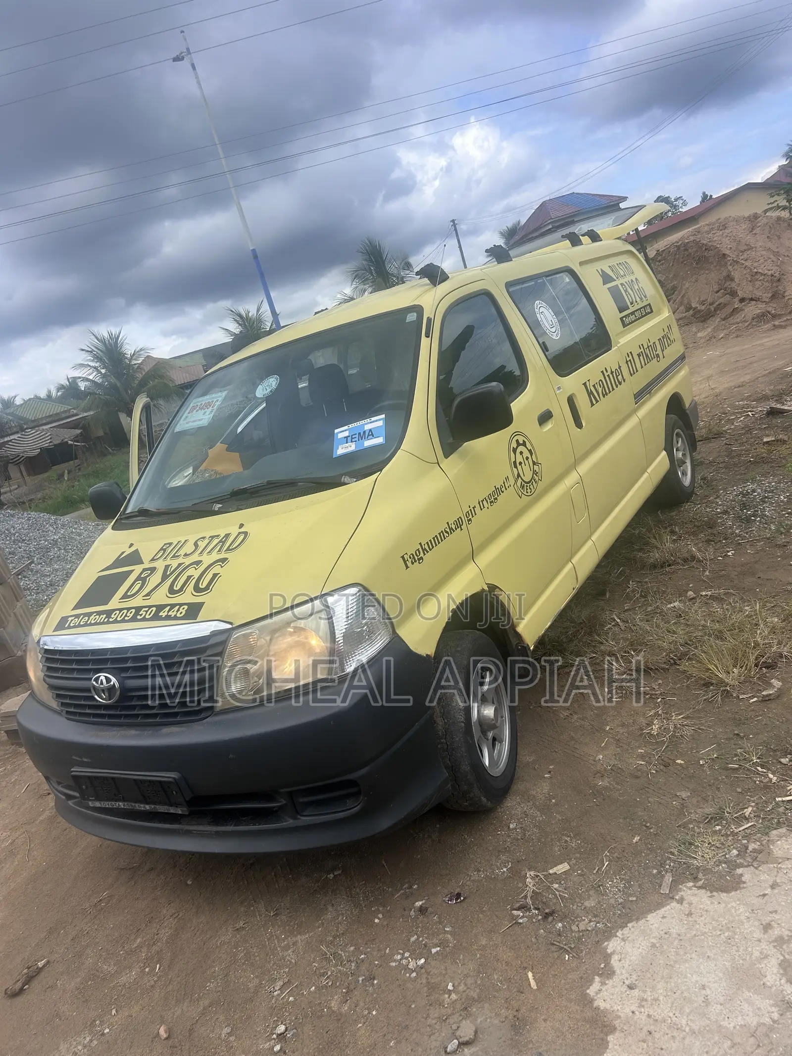 Toyota HiAce 2008 Yellow