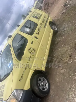 Toyota HiAce 2008 Yellow