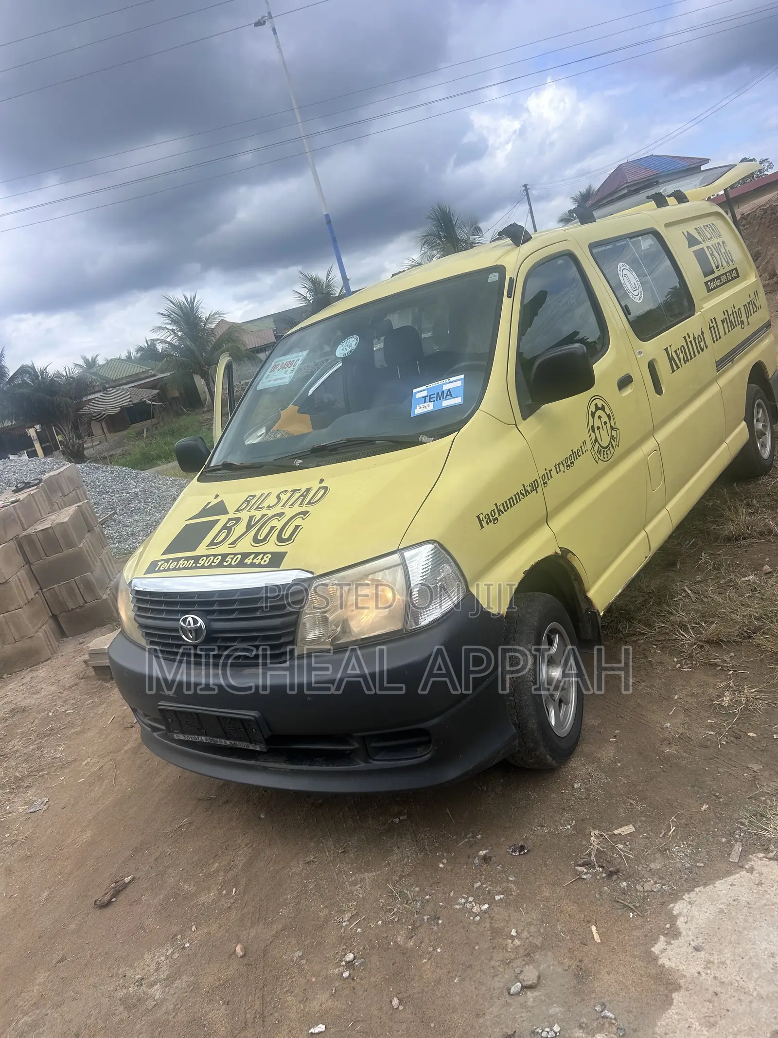 Toyota HiAce 2008 Yellow