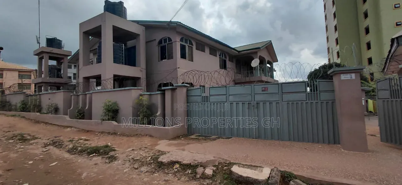 Hoste 4sale 22rooms Tech Ayeduase