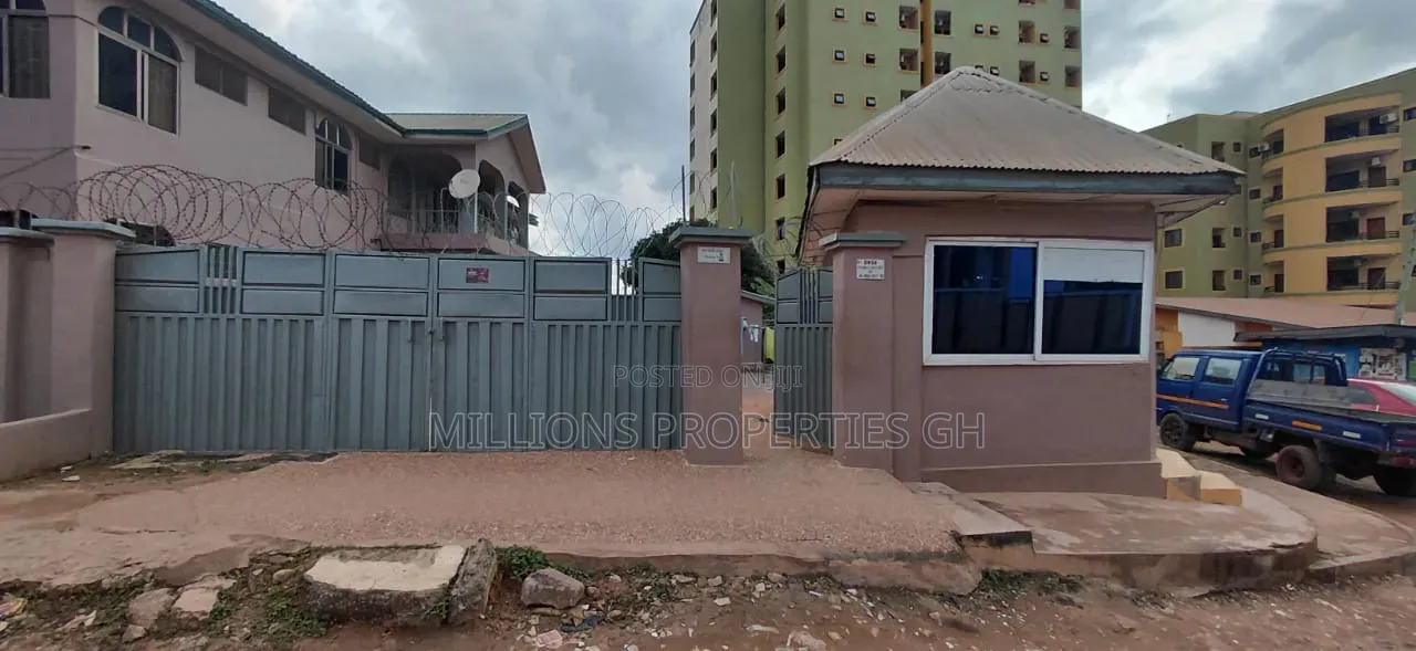Hoste 4sale 22rooms Tech Ayeduase