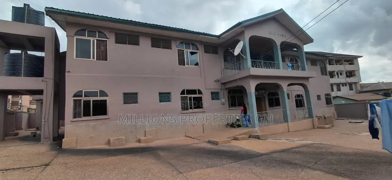 Hoste 4sale 22rooms Tech Ayeduase