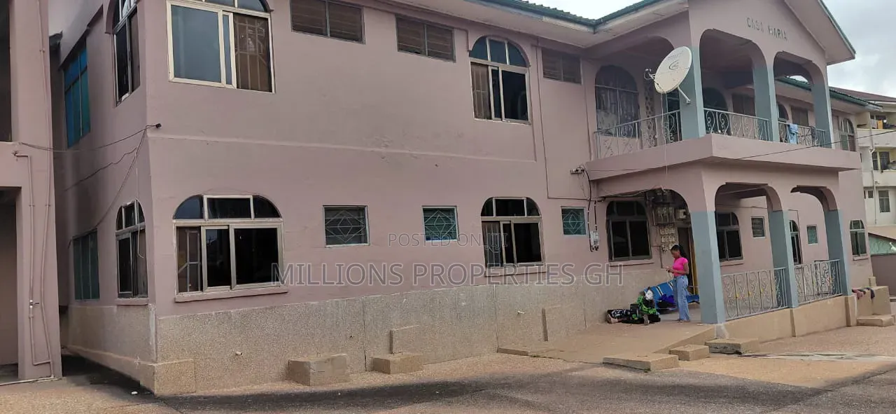 Hoste 4sale 22rooms Tech Ayeduase