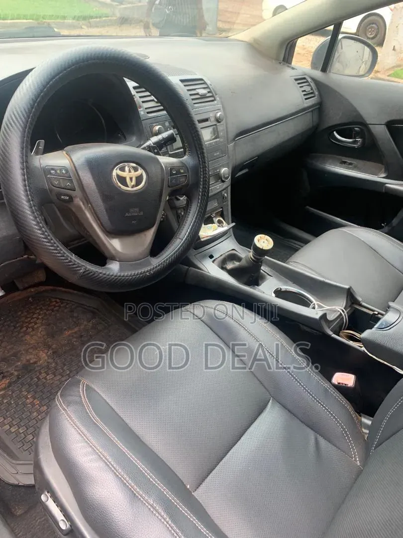 Toyota Avensis 2014 Silver