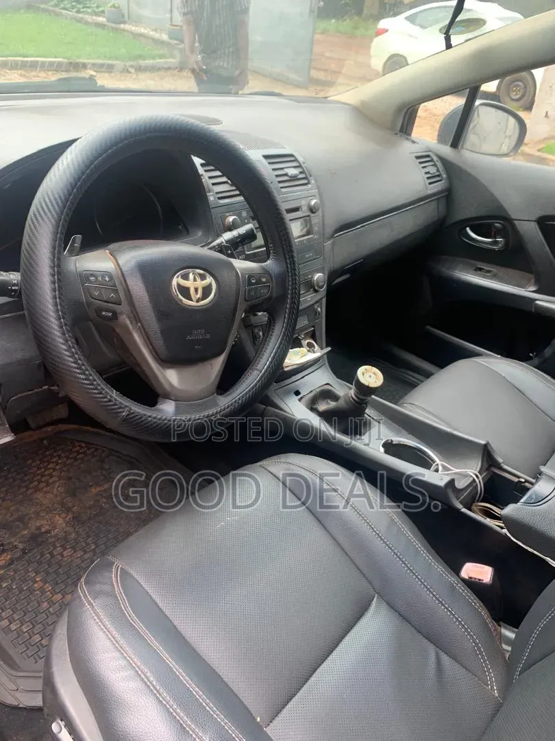 Toyota Avensis 2014 Silver