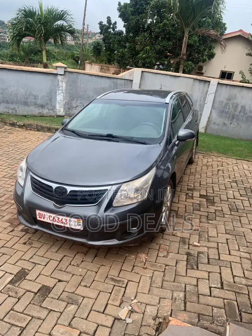 Toyota Avensis 2014 Silver