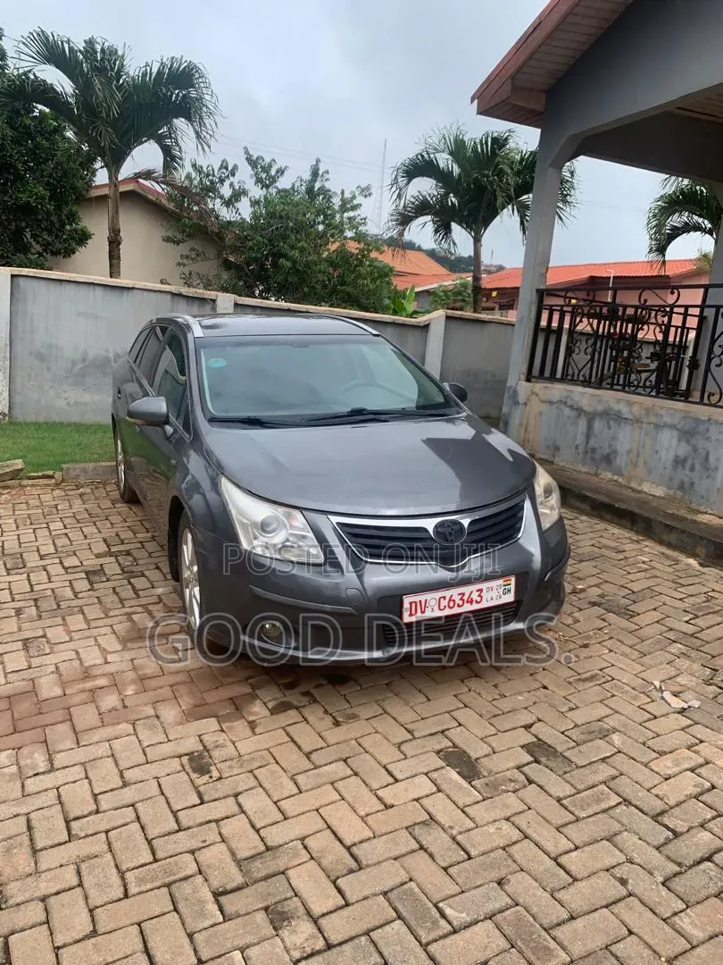 Toyota Avensis 2014 Silver