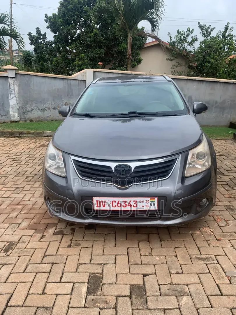 Toyota Avensis 2014 Silver