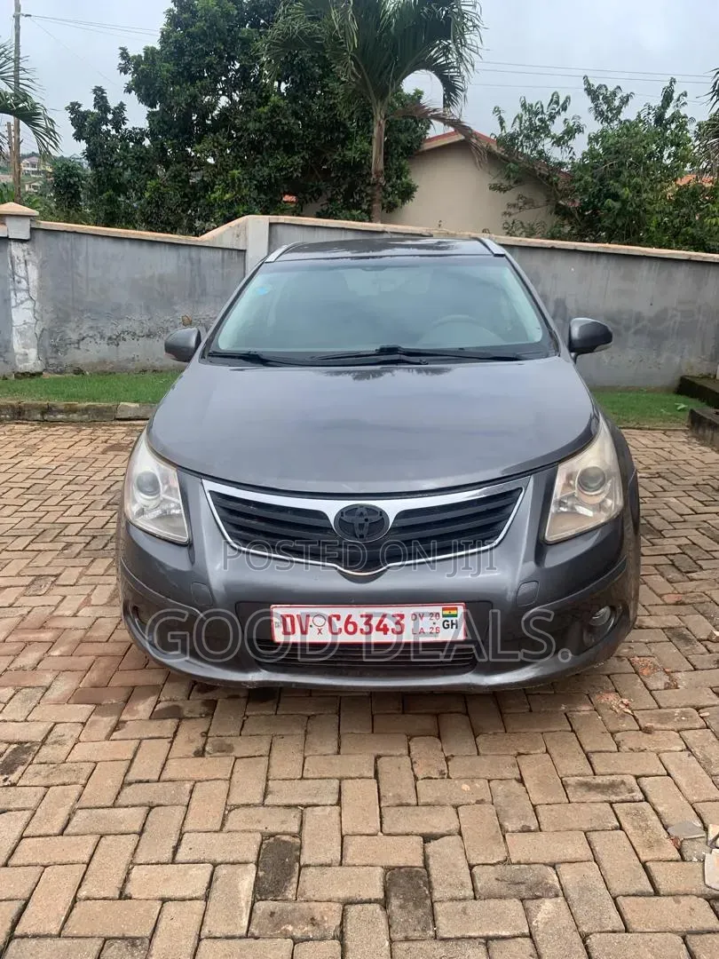 Toyota Avensis 2014 Silver