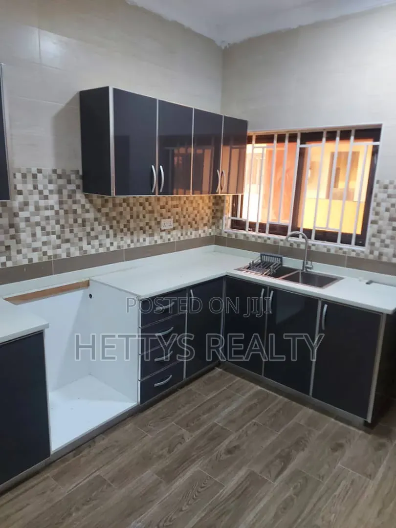 2bdrm House in School Park Area for sale