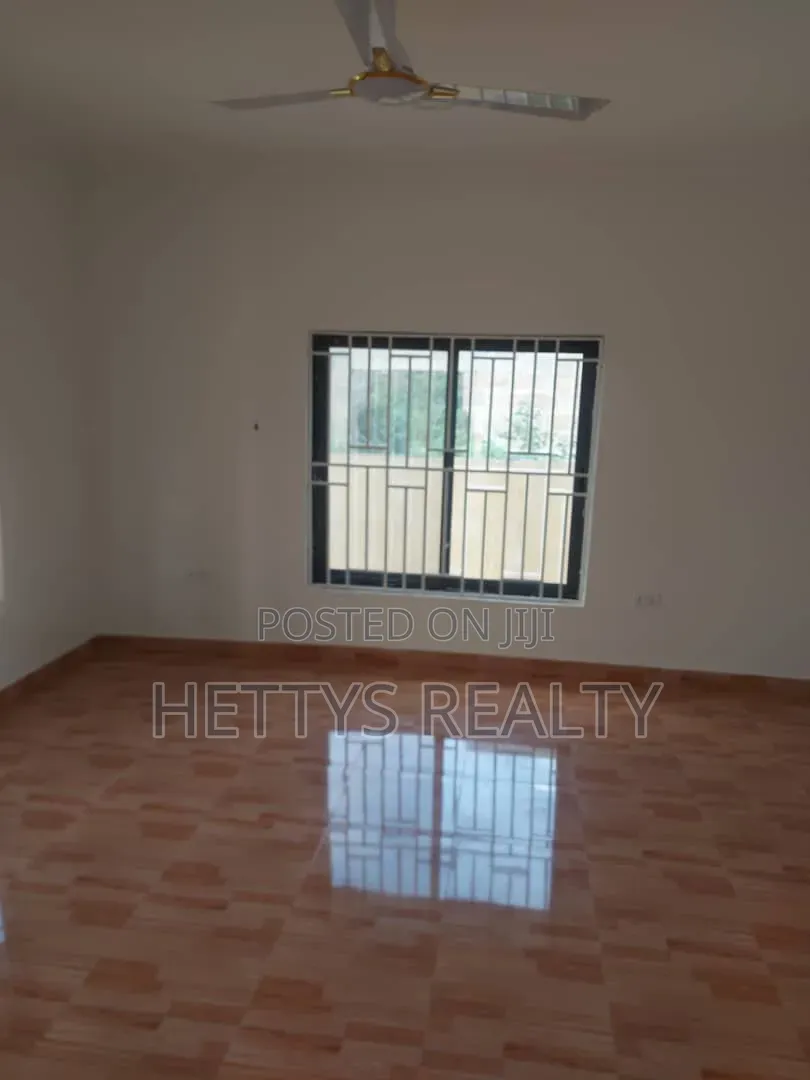 2bdrm House in School Park Area for sale