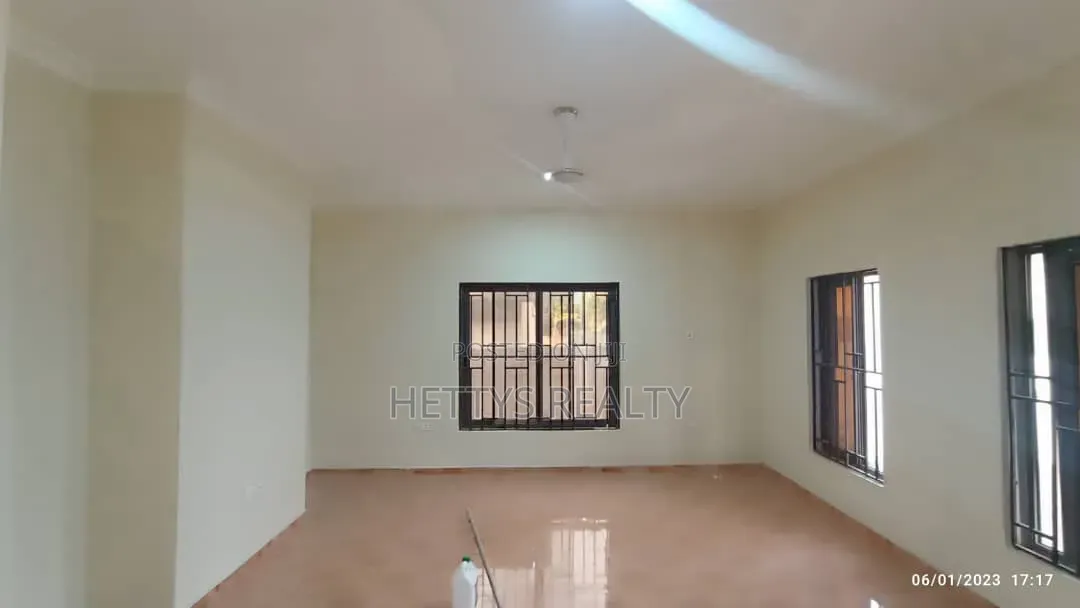 2bdrm House in School Park Area for sale