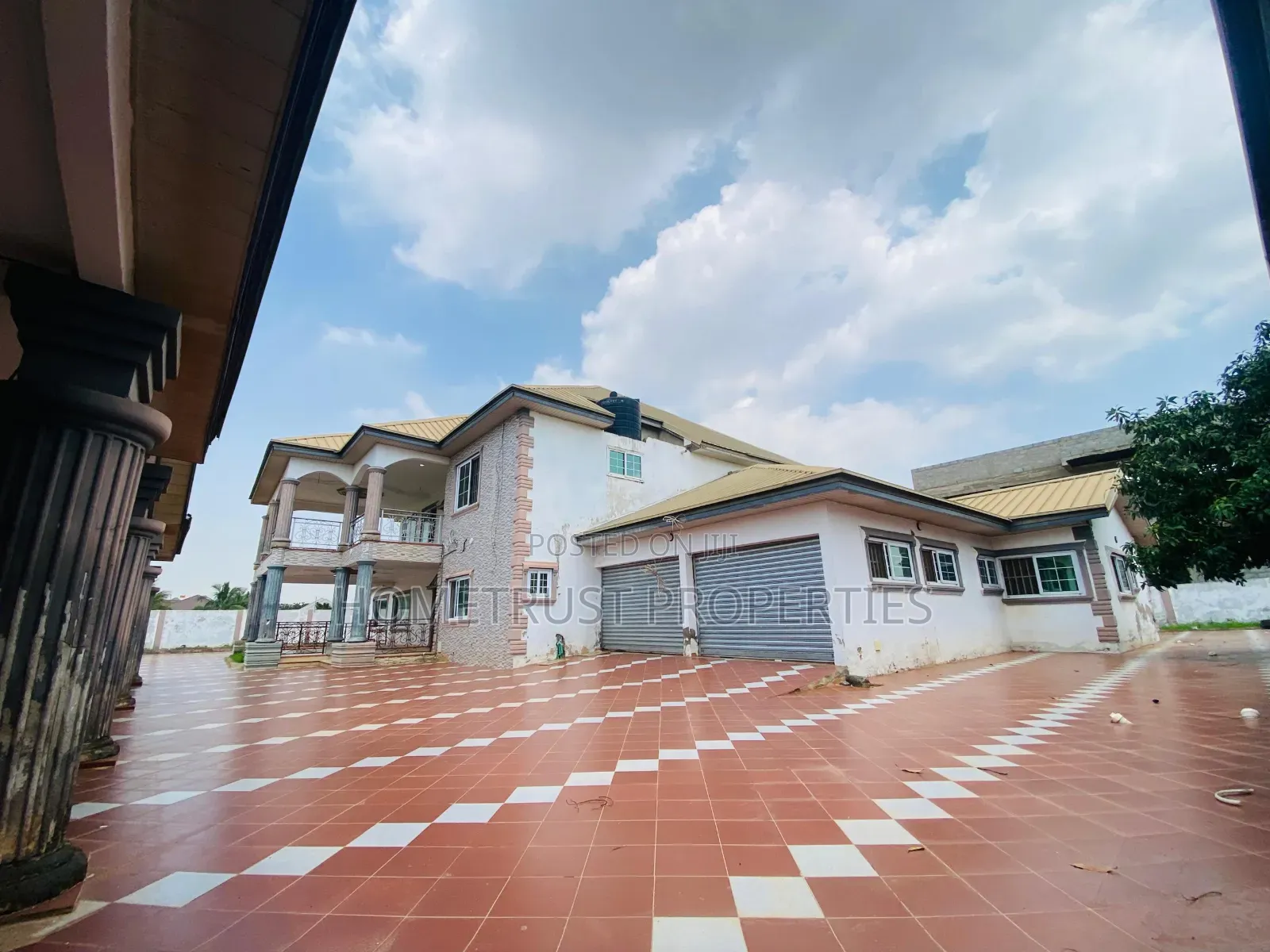 10bdrm Duplex in Tema Community 25 for rent