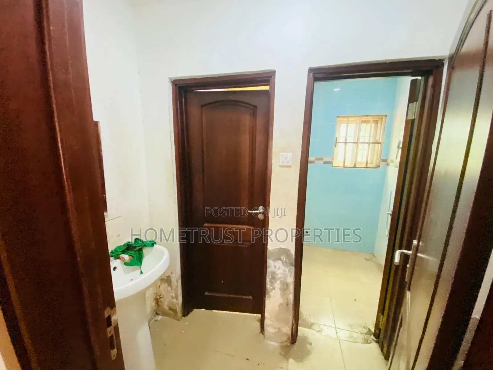 10bdrm Duplex in Tema Community 25 for rent