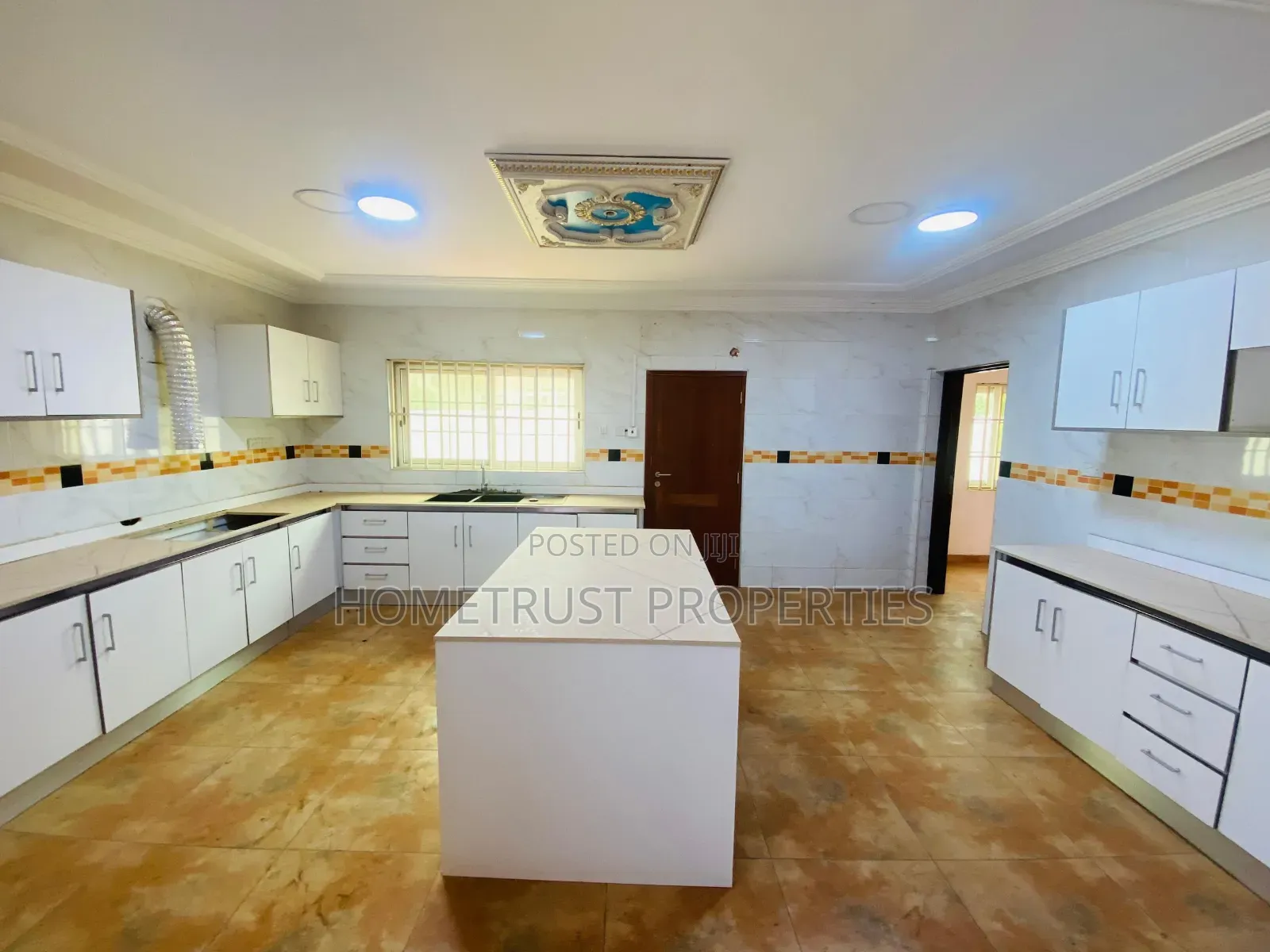 10bdrm Duplex in Tema Community 25 for rent