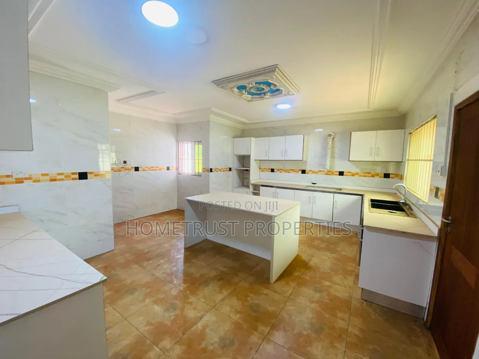 10bdrm Duplex in Tema Community 25 for rent