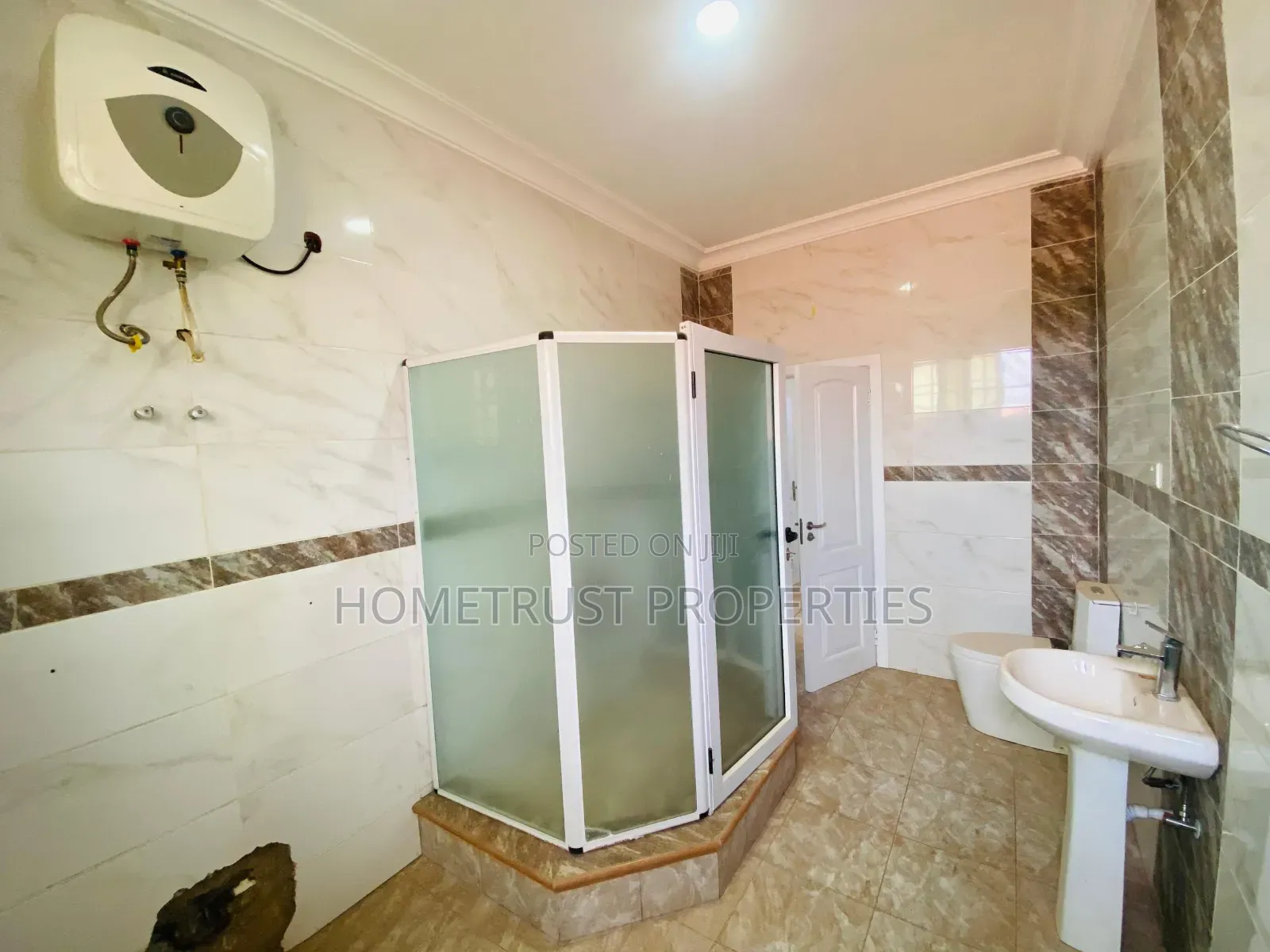 10bdrm Duplex in Tema Community 25 for rent