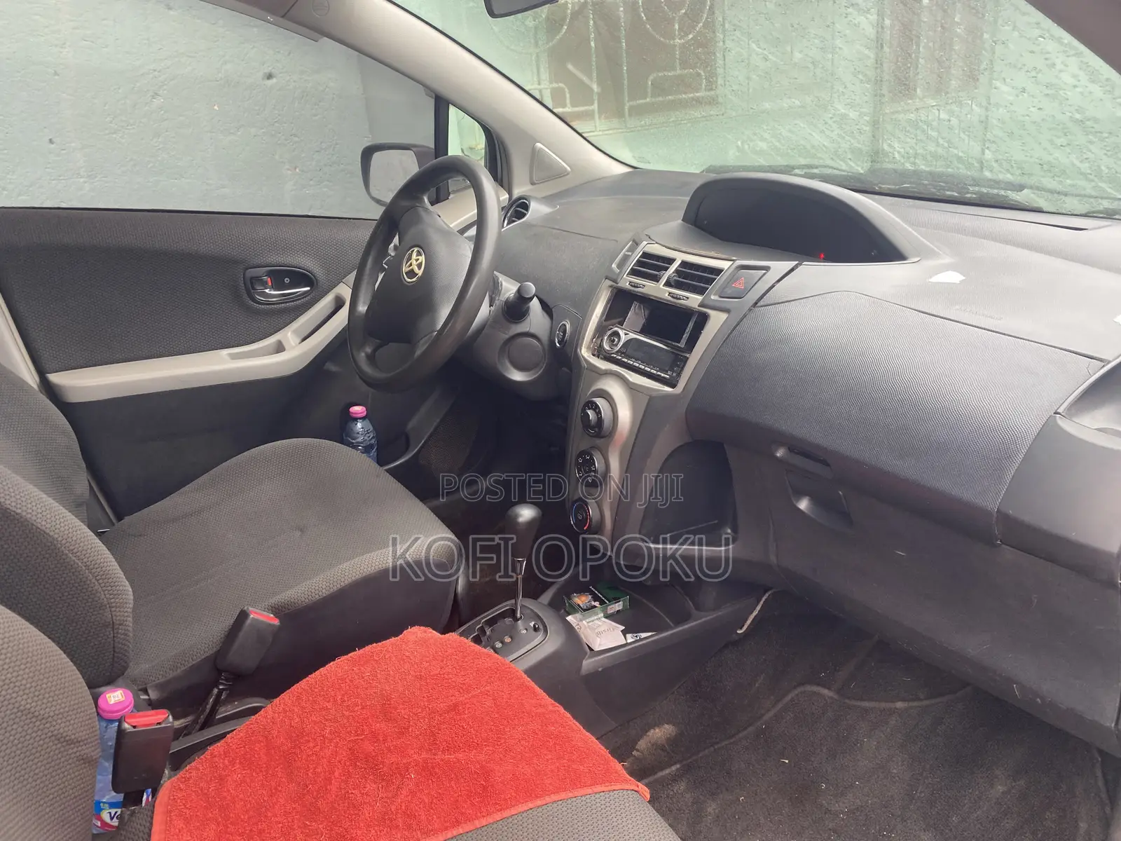 Toyota Vitz 2010 Silver